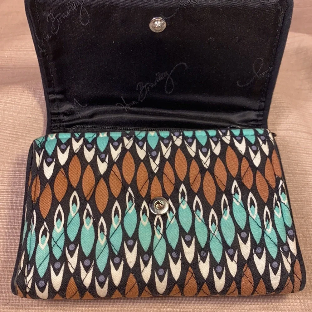 Vera Bradley almost NEW tri-fold wallet - Picture 15 of 16